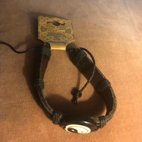 🐲Hong Zhou Rustic Yin Yang Leather Bracelet- 795 $25 or $20 w/offer - Picture 2 of 3